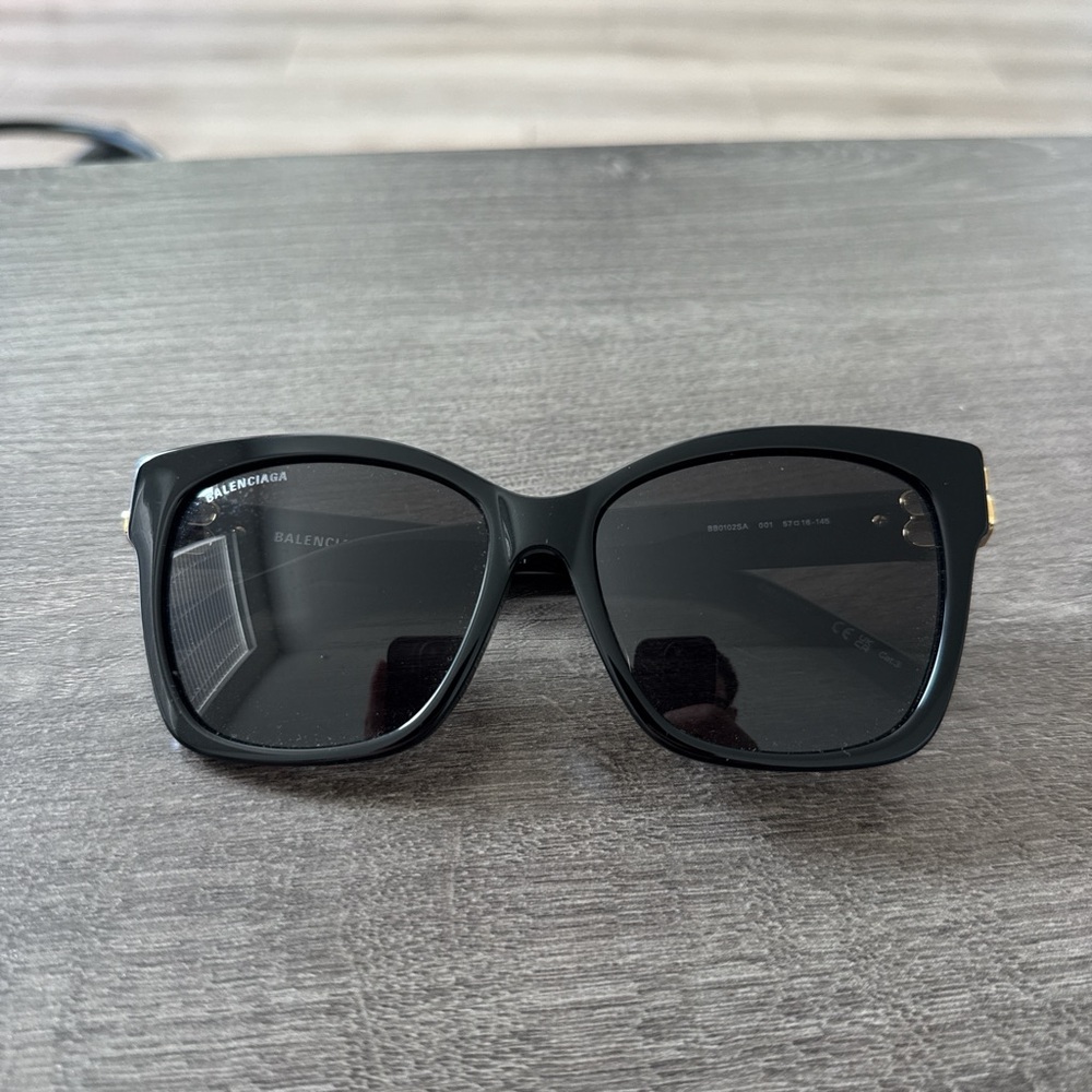 Balenciaga Elegant Black Sunglasses